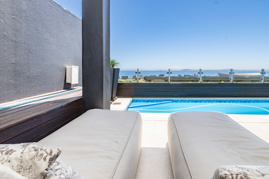 To Let 3 Bedroom Property for Rent in Green Point Western Cape